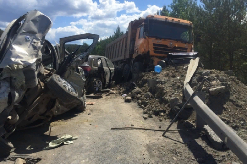 тяжёлые грузовики и самосвалы в ДТП в Казахстане